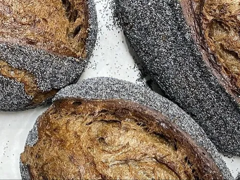 Dark rye poppyseed sourdough from Della & dottie
