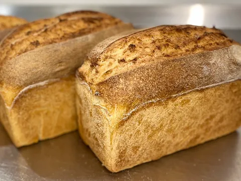 Small traditional white sourdough from Della & dottie
