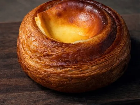 Burnt basque cheesecake Danish from Della & dottie