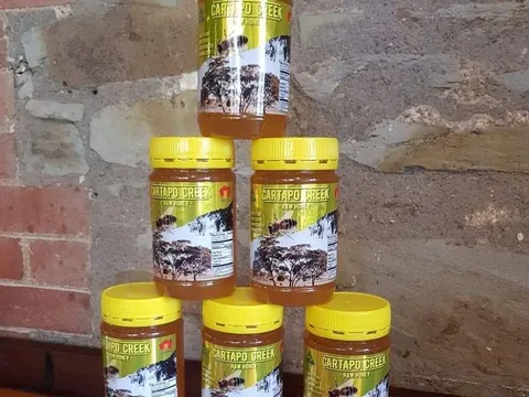 Hallett honey from Cartapo Creek Hobby Farm