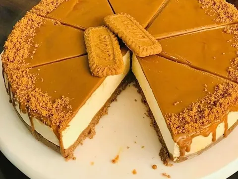 Premium Lotus Biscoff Cheesecake from Bakes by Amna